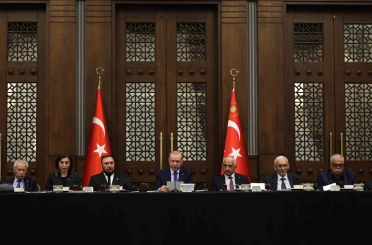 Cumhurbaşkanı Erdoğan: "Hicri 61 yılının 10 Muharrem gününde bedenler bir bir toprağa düşse de hak ve hakikat yere düşmemiştir" 