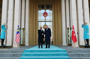 Cumhurbaşkanı Erdoğan, Malezya Başbakanı Enver İbrahim’i törenle karşıladı 