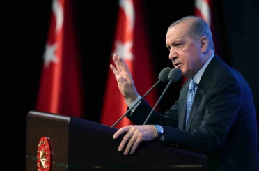 Cumhurbaşkanı Erdoğan: "Önümüzdeki 3 yılda 3 milyondan fazla gencimizi istihdama kazandıracak, 445 milyar liralık devasa bir kaynağı bu programa tahsis edeceğiz" 