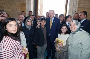 Cumhurbaşkanı Erdoğan: "Türkiye Cumhuriyeti Devleti sıradan bir devlet değildir. Hiçbir güç Türkiye ve Türkiye Cumhurbaşkanı’na parmak sallayamaz" 