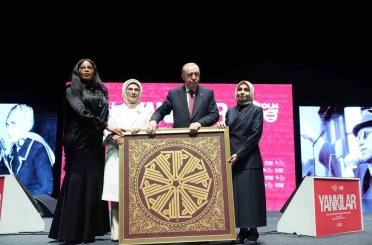 Cumhurbaşkanı Erdoğan, "Türkiye’de uyuyanları uyandırmaya bir şule yetmiştir" 