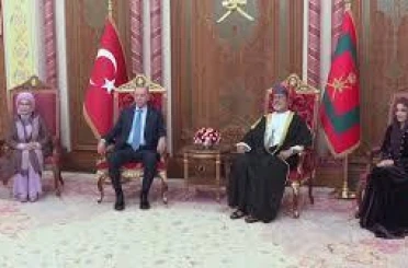 Cumhurbaşkanı Erdoğan, Umman’da resmi törenle karşılandı