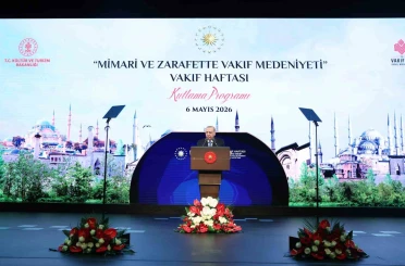 Cumhurbaşkanı Erdoğan: "Yönettiği şehri haraca bağlayanlara ses çıkarmayıp, bu milletin evlatları için samimiyetle koşturanlara engel çıkaranları sadece maşeri vicdana havale ediyoruz" 