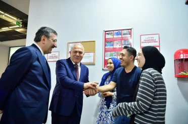 Cumhurbaşkanı Yardımcısı Cevdet Yılmaz, Fatih Merkez Kütüphanesi’ni ziyaret etti