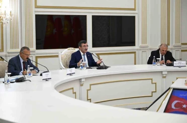 Cumhurbaşkanı Yardımcısı Yılmaz, Kırgızistan Bakanlar Kurulu Başkanı Kasımaliyev ile görüştü 