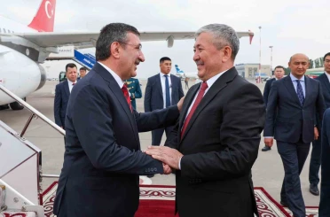 Cumhurbaşkanı Yardımcısı Yılmaz, Kırgızistan Cumhurbaşkanı Caporov ile görüştü 