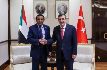 Cumhurbaşkanı Yardımcısı Yılmaz, Sudan Başbakanı İdris ile görüştü 