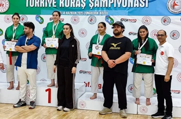Cumhuriyet Anadolu Lisesi öğrencilerinden tarihi başarı 