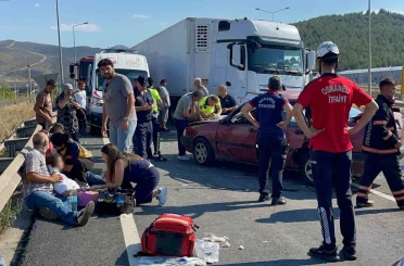 D-650’de iki otomobil çarpıştı: 1’i bebek 7 yaralı 