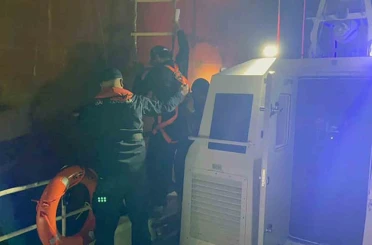 Dalaman açıklarında ticari gemide yaralanan vatandaşa Sahil Güvenlikten tıbbi tahliye 
