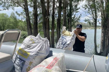 Dalgıç polislerden çevreye örnek davranış