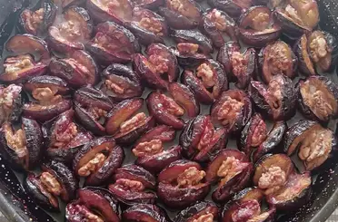 Dalında 4 liraya düşen ton eriği kışlık tatlıya dönüşüyor
