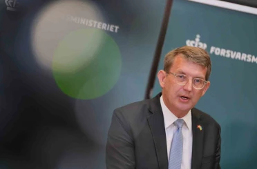 Danimarka Savunma Bakanı Poulsen, hava sahasında görülen dronları "hibrit saldırı" olarak nitelendirdi 