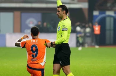 Davie Selke, kırmızı kart gördü 