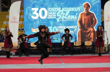 Dede Korkut Şöleni’nde 11 ülkeden 15 ekip sahne aldı 