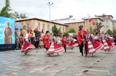Dede Korkut Şölenleri’nde halk dansları ve müzik gösterileri ilgi gördü 