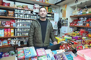 Dede mesleği Köy bakkalı hizmete devam ediyor 