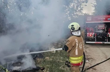Defne’de sazlık alan yangını büyümeden söndürüldü 