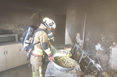 Defne’de yanan ev kullanılmaz hale geldi 