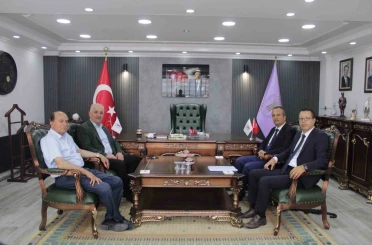 Defterdar Özdemir, esnaf temsilcileriyle bir araya geldi 