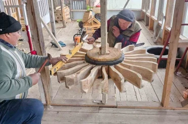 Değirmenlerin dönmesi onun ellerinde 