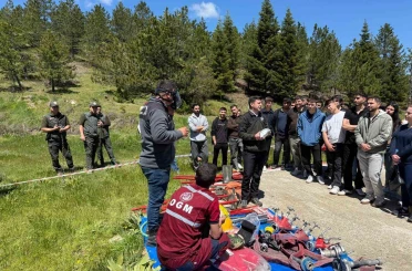 Demirci’de geleceğin ormancıları sahaya indi 
