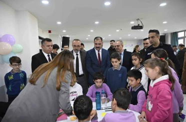 Demirci’de öğrenciler insan haklarını atölyelerde keşfetti 