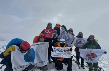 Demirkapı Tepesi’ne kış zirve tırmanışı 