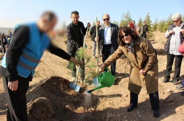 Denetimli serbestlik yükümlüleri 11 Kasım Milli Ağaçlandırma Günü’nde fidanları toprakla buluşturdu 