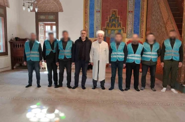 Denetimli serbestlikte cami temizlediler 