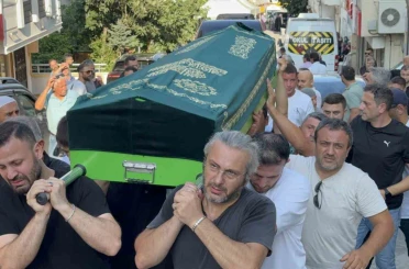 Denizde eşinin yeğenini kurtarmak isterken boğulan enişte toprağa verildi 