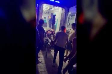 Denizde kalbi duran gence tesadüfen sahilde bulunan sağlık çalışanından hayat kurtaran müdahale 
