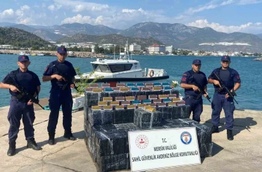 Denizdeki kutulardan 28 bin 500 paket tütün çubuğu çıktı 