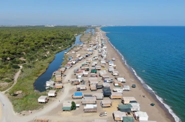 Denize sıfır 5 yıldızlı çardakların yerini halk plajları alıyor 