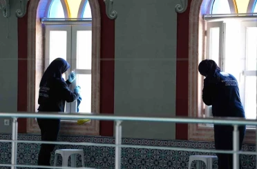 Denizli Büyükşehir Belediyesi Ramazan ayı öncesi camilerde temizlik seferberliği başlattı 