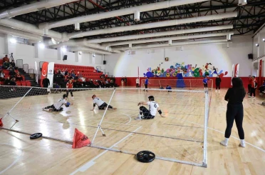 Denizli Büyükşehir’den görme engelli sporculara Braille alfabeli madalya 