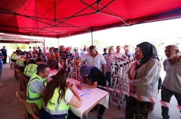 Denizli Büyükşehirin sera naylonu desteğinin ilk dağıtımı Kale’de gerçekleştirildi 