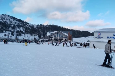 Denizli Kayak Merkezi yeni sezonda ziyaretçi akınına uğradı 