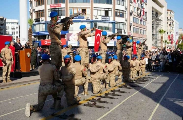 Denizli’de Cumhuriyetin 102. yılı coşkuyla kutlandı 