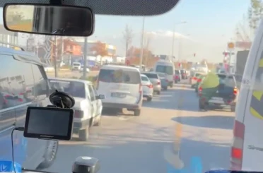 Denizli’de duyarlı sürücülerin fermuar sistemi ile yol verdiği anlar kamerada 