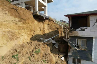 Denizli’de komşu binaları çökme noktasına getiren kazı kaçak çıktı 