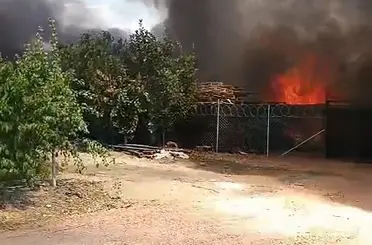 Depoda çıkan yangın ekiplerin hızlı müdahalesiyle söndürüldü
