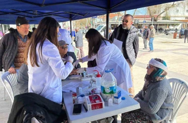 Deprem sonrası doktorlardan Sındırgı’ya özel ilgi 