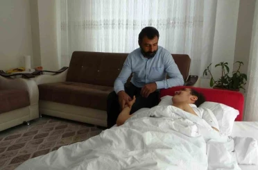 Depremde dili boğazına kaçan Muhammed’in yaşam mücadelesi sürüyor 