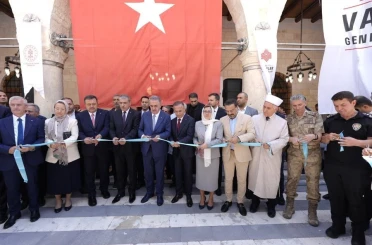 Depremde hasar alan tarihi Ömeriye Cami yeniden ibadete açıldı 