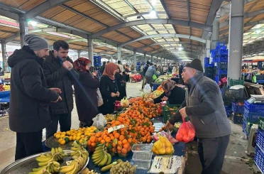 Depremlerin ardından Sındırgı’da komşuluk seferberliği 