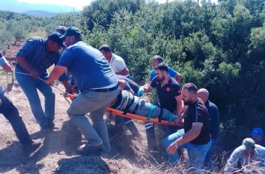 Dereye devrilen traktörün sürücüsü hayatını kaybetti 