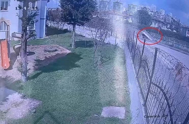 Dereye uçan kamyonetin sürücüsü hayatını kaybetti 