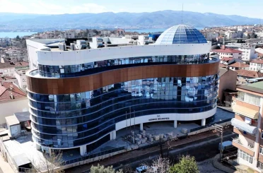 Derince’nin yeni hizmet binasında son rötuşlar yapılıyor 