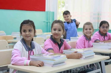 Ders zili çaldı öğrenciler okula koştu 